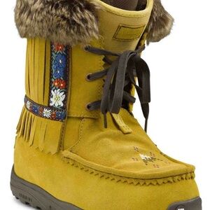 Burton x Manitobah Mukluks Memento Snowboard Boots 8
